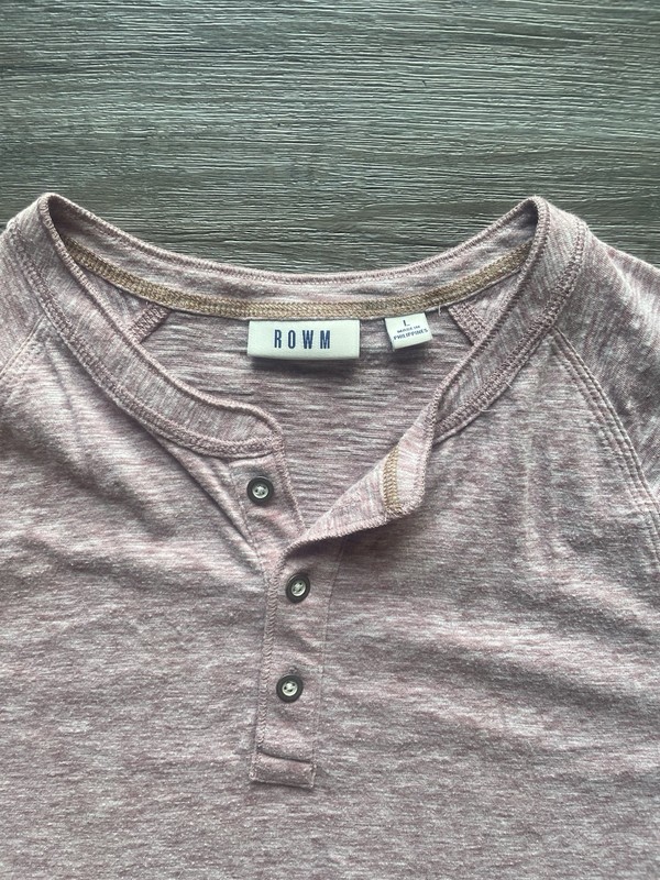 ROWM MEN T-SHIRT STRECH SHORTS SLEEVE CREW NECK SIZE L THREE BUTTONS PINK gallery