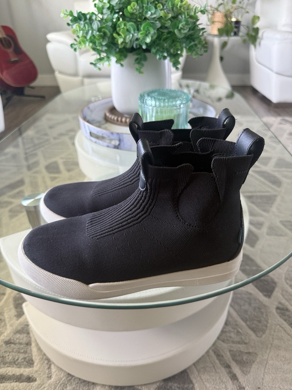 Vessi Classic Chelsea Waterproof Knit Boot Black Tan Pull Tab Women’s Sz 8