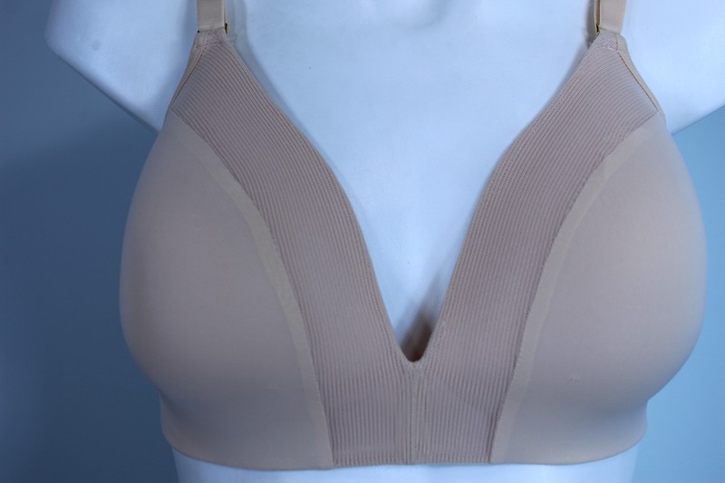 Lively Wireless Lightly Lined Plunge J-hook on back Bra size 34 DDD gallery