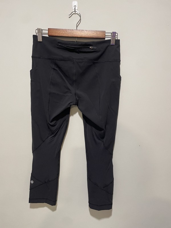 lululemon athletica Women’s Black Cropped Leggings 6 23" Inseam Zip Pocket gallery
