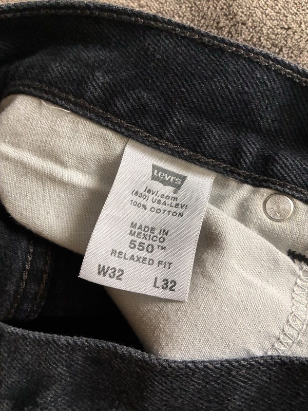 Levi’s 550 Men’s Size 32x32 Black Jeans Relaxed Taper Leg gallery