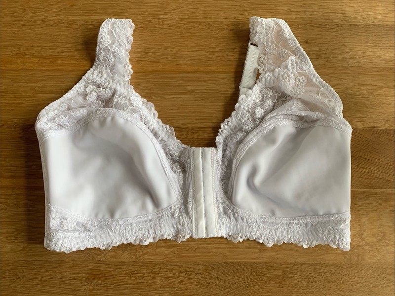 Damart white front fastening bra size 40G NEW