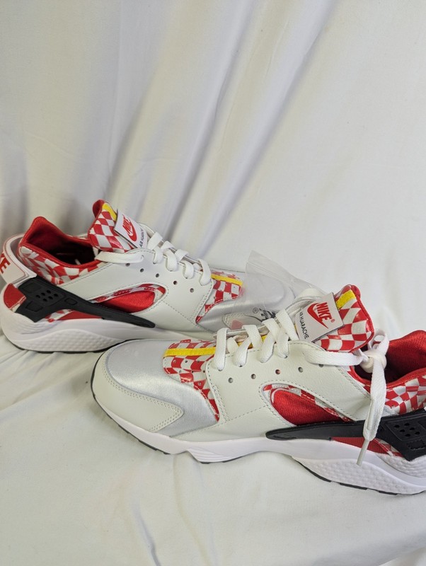 Liverpool Nike Air Huarache MSz 10.5 PRM QS Red Devils DN5080-100