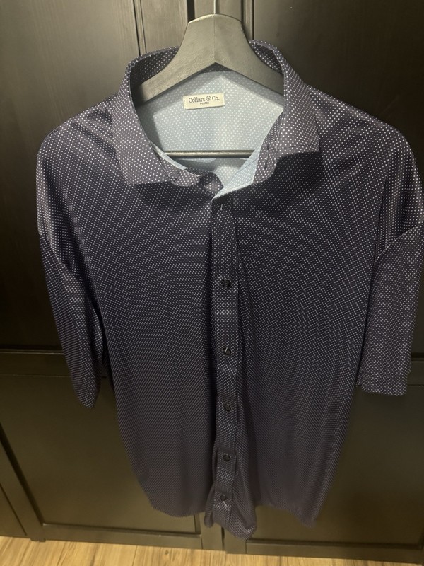 Collars & Co. Men’s Short Sleeve XL. Blue Polka Dot