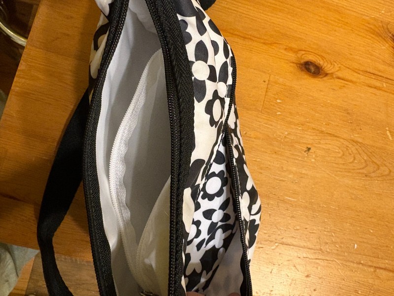 LeSportsac Black & White Florals Prints Crossbody adjustable Strap Bag Purse EUC gallery