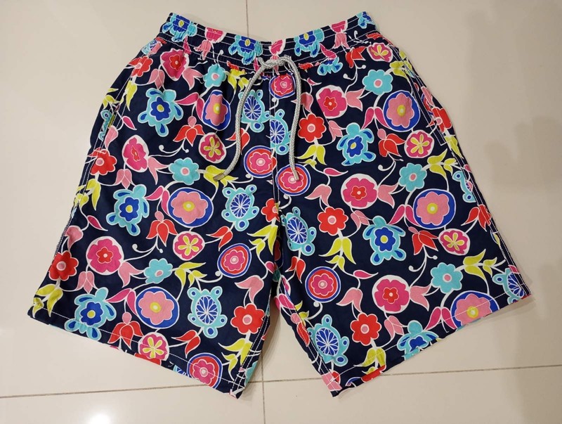VILEBREQUIN FLORAL & TURTLE PRINT 100% POLYAMIDE SWIM SHORTS TRUNKS 9″ – SIZE M