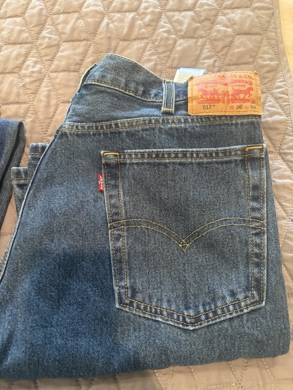 16 pair of Levi 517 boot cut jeans sizes 36-32, 35-32 and 34-32. Sell as a lot