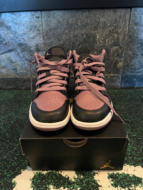 KIDS Size 1.5 - Air Jordan 1 SE Mid Black Sky J Mauve gallery
