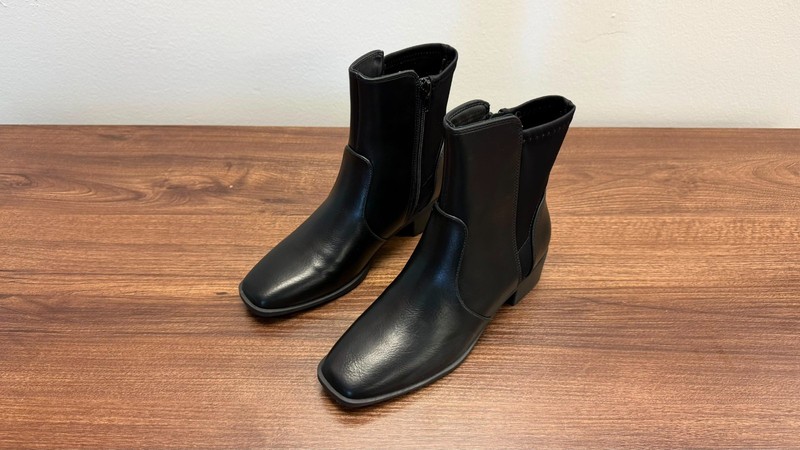 Journee Renna Women Black Pointed Toe Booties Block Heel Size 6M New gallery