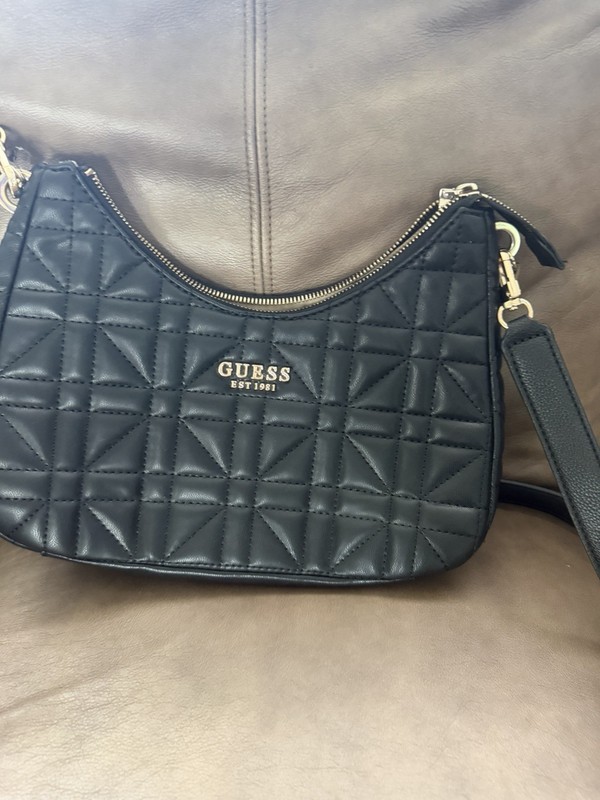 GUESS Black Crescent Crossbody Bag Quilted Chain Strap Gold Hardware Zip Small