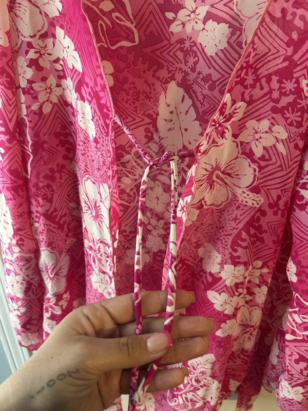 Women’s Sheer Lightweight Chiffon Floral V-Neck Tie Blouse Size 10 gallery