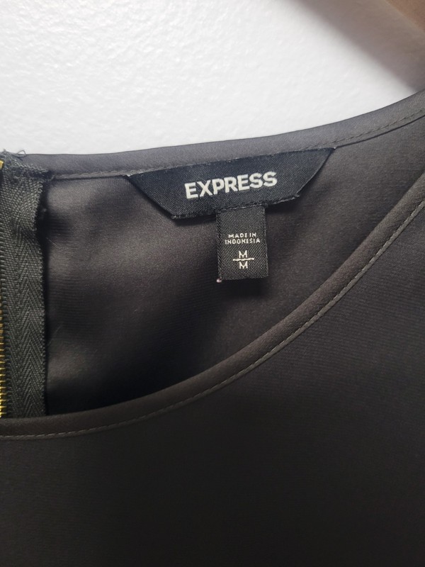Express Gray Shell/Blouse Short Sleeve Size XS Flowy Back Zip Scoop Neck New! gallery