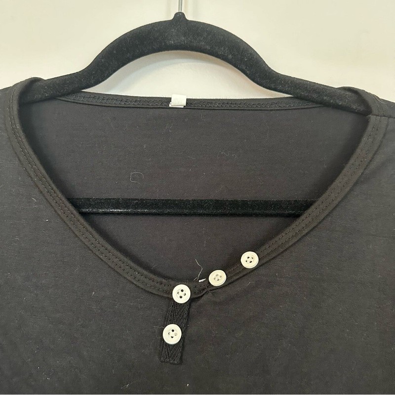 Urban Buck Women’s Black Long Sleeve Buttoned V-Neck Green Clover Top Sz 2XL NWT gallery