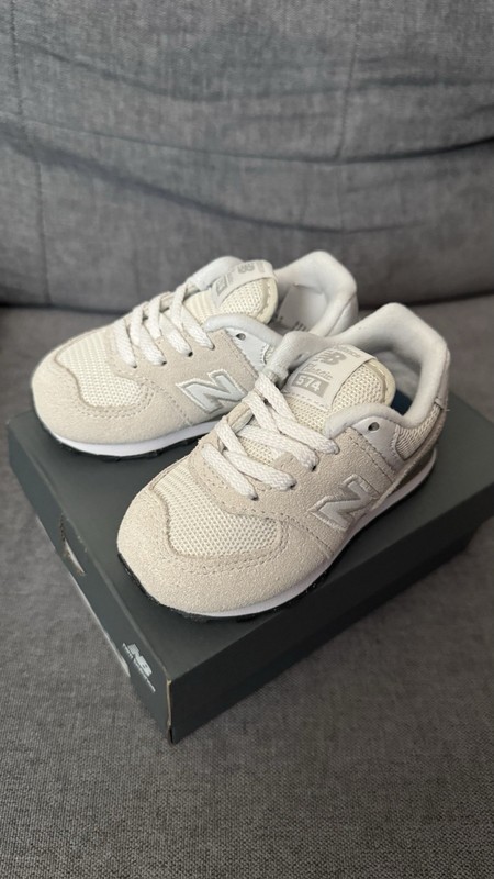 New Balance 574 Unisex Kids Sneakers US 5C Beige/White Suede Mesh Lace Up
