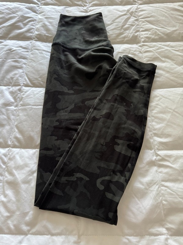 Women’s Lululemon 25″ Align Leggings Pant Camo Deep Coal Size 4 *MINT*