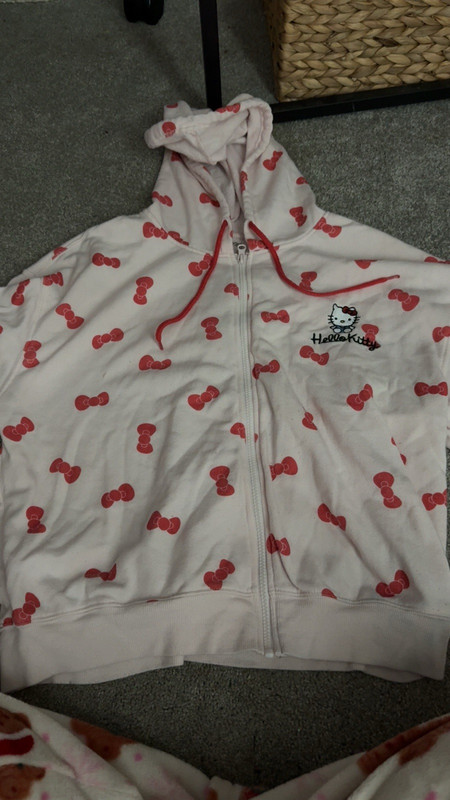 Hybrid Hello Kitty by Sanrio Women’s L White/Red All-Over Full Zip Fleece Hoodie