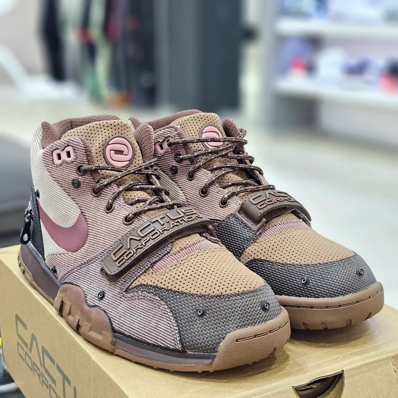 Size 8.5 | Travis Scott x Nike Air Trainer 1 SP Chocolate Wheat | UNDER RETAIL