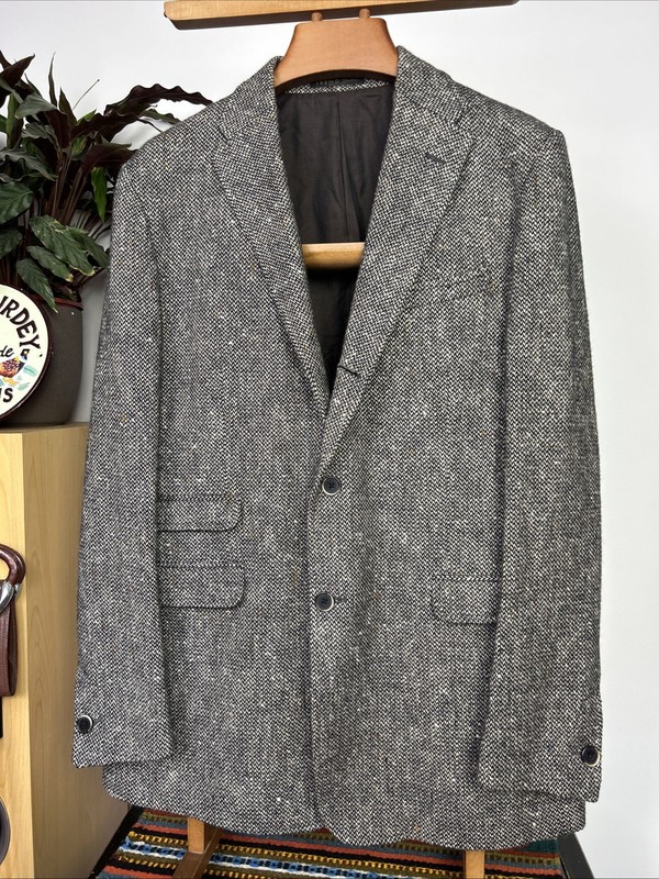 Corneliani (44R) Speckled Herringbone Tweed Sport Coat Neopolitan 2/3 Roll gallery