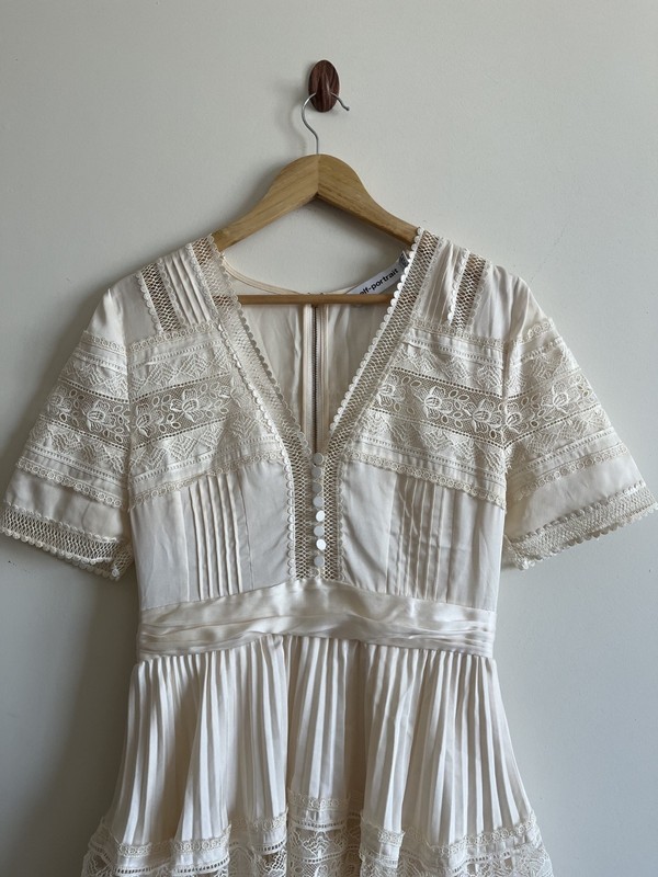 Self portrait Creme size 6 Excellent condition Dress