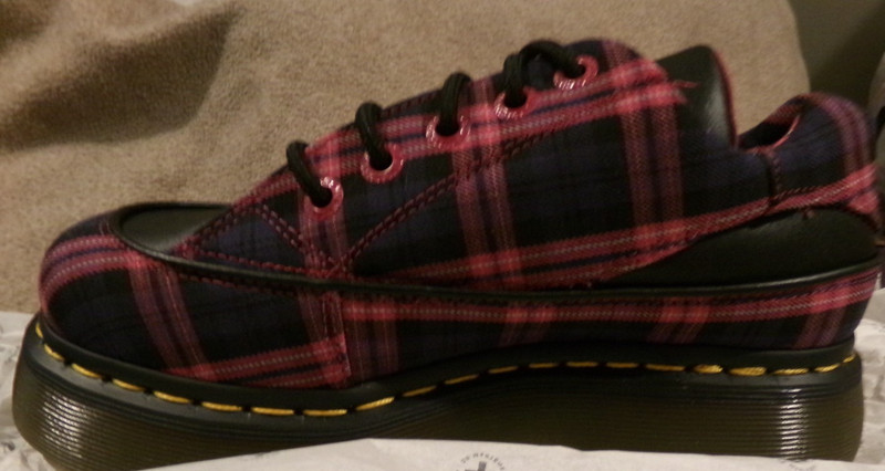 NEW Dr. AirWair Martens Buzz 5-Eye Women's Black/Pink Multi Tartan Shoes Size 7 gallery