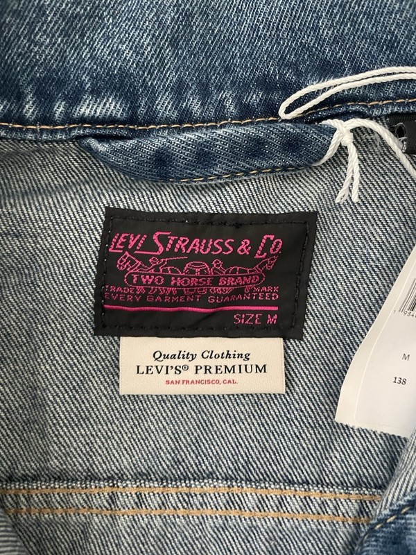 LEVI'S Medium Blue Premium Trucker Jacket Denim Inner Pockets I Know You Know gallery
