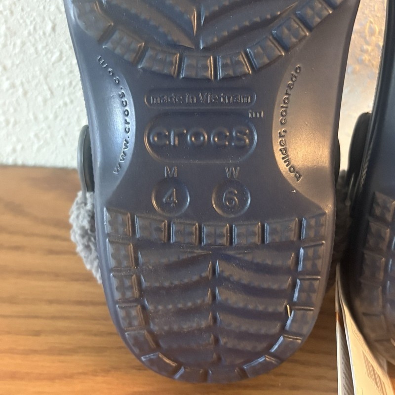 Crocs Unisex Adult Classic Baya Lined Fuzzy Strap Clogs Navy/Gray Lining W6/M4 gallery