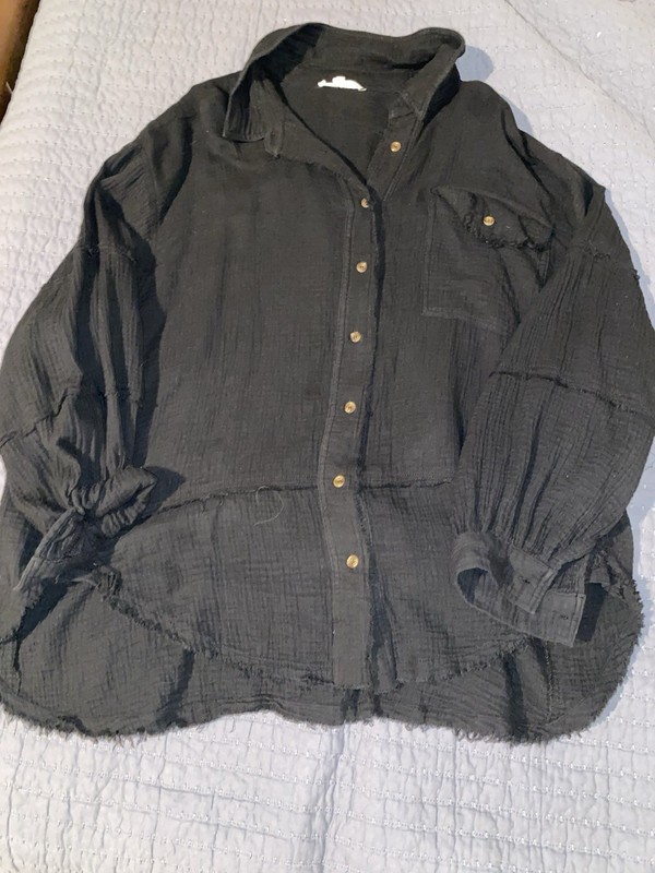 Easel Women’s 1X Black Gauze Top