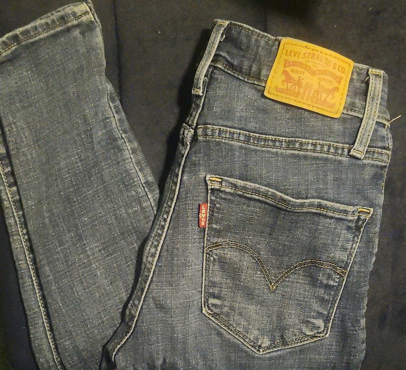 Levi's 721 High Rise Skinny Slim Fit Medium Wash Blue Denim Jeans 5-Pocket gallery