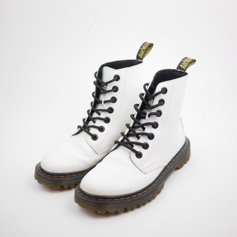 DOC MARTENS AirWair Women’s 6 White leather boots ankle combat Dr. MARTENS LUANA