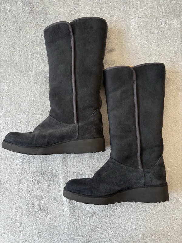 UGG Women’s Classic Tall Sheepskin Boots Size 8 Suede Fur Lined gallery