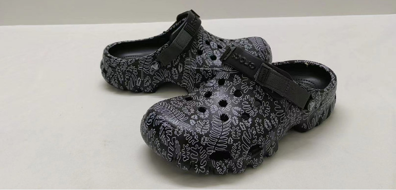 NWT Classic All Terrain Unisex Off Road Sport Camo Crocs Realtree Max-5 Clog