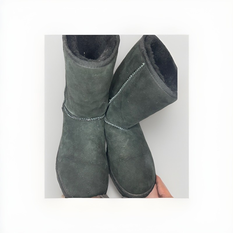 UGG Classic Short Boots – Size 10 (Black) (Good Condition)