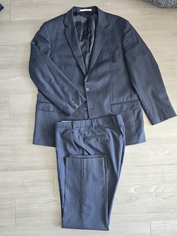 Feraud Paris Men’s Navy Chalkstripe Italian Wool Flannel 2-Piece Suit Size 46R