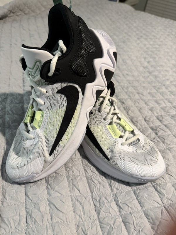 Nike Giannis Antetokounmpo White W BLK Size 5Y Basketball Shoes Immortality 2