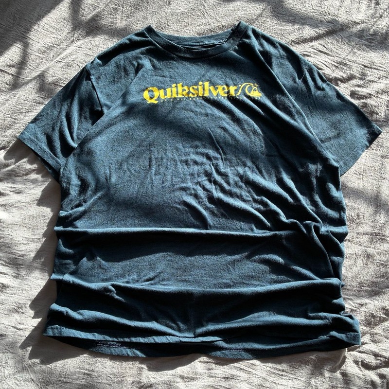 Quiksilver Graphic Tee Dark Blue Yellow Spellout