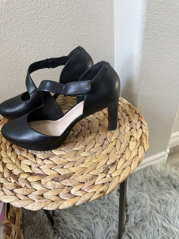 Clarks Women’s Black Faux Leather Strappy Ankle Strap Block Heel Pumps US 9M gallery