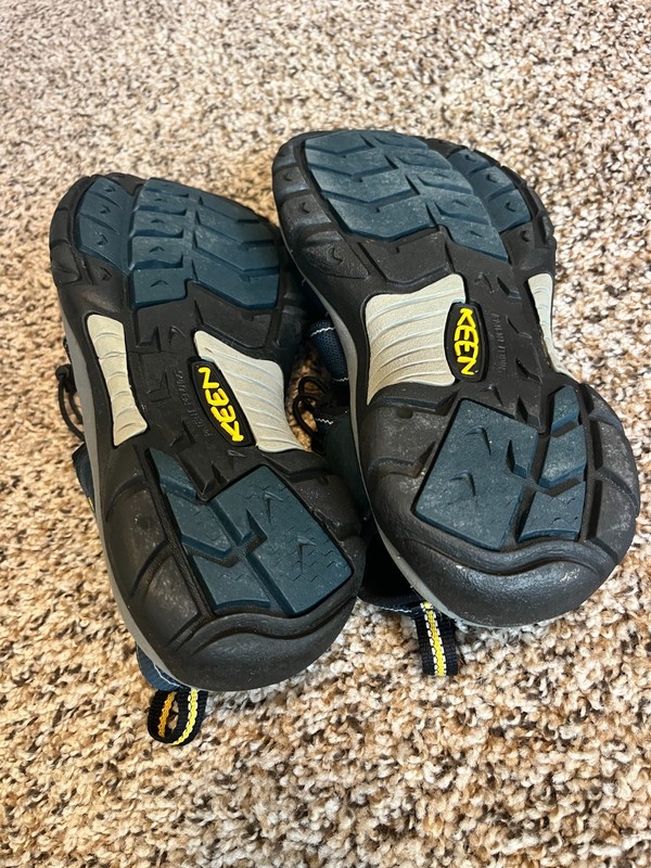 Keen Men's sz 9.5 M Newport H2 Hiking Sandals Navy Closed Toe Waterproof Hiking gallery