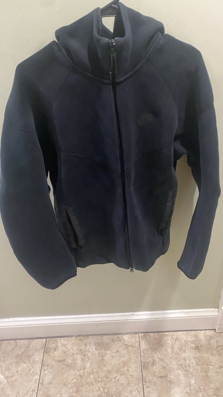 Nike Men’s Black Fleece Full Zip Hoodie Logo Pockets Long Sleeve FB7921-010