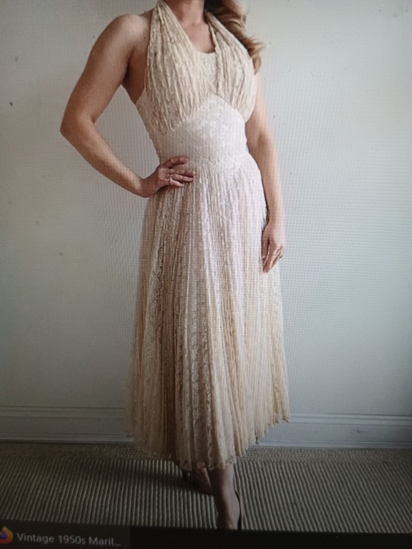 50s Wedding Dress Vtg Halter Lace Marilyn Fit Flair Gown Ivory shrug set 27″ W