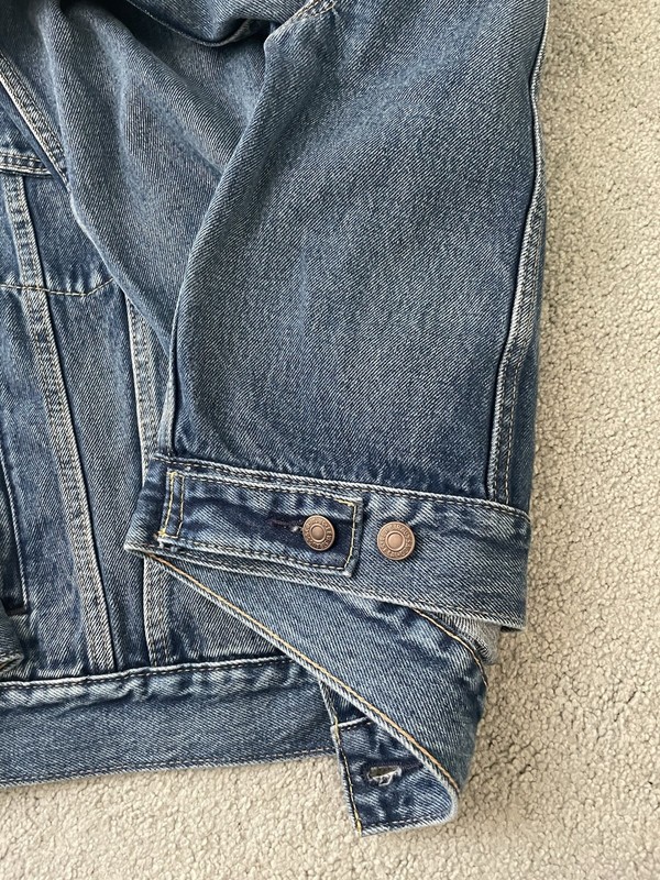 LEVI'S Medium Blue Premium Trucker Jacket Denim Inner Pockets I Know You Know gallery