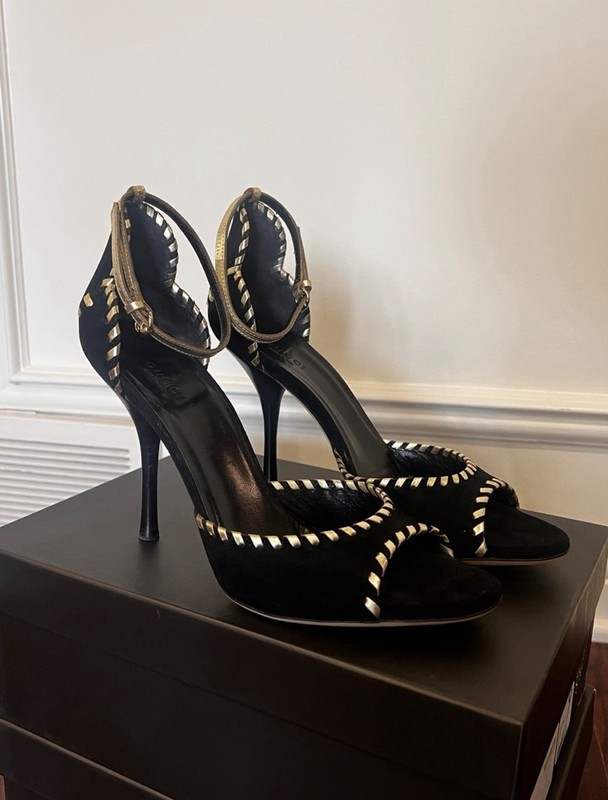 Gucci Black Suede Gold Whipstitch Peep Toe Ankle Strap Heels Y2K Tom Ford