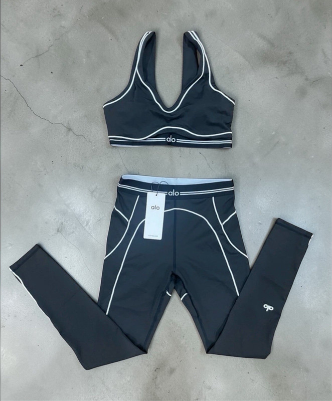 ALO 2-Piece Activewear Set Sports Bra & Leggings M Black/White Yoga Gym