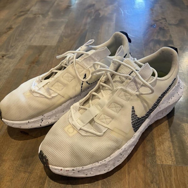 Nike Women’s White/Black Low Top Mesh Athletic Sneakers Lace-Up Hook & Loop