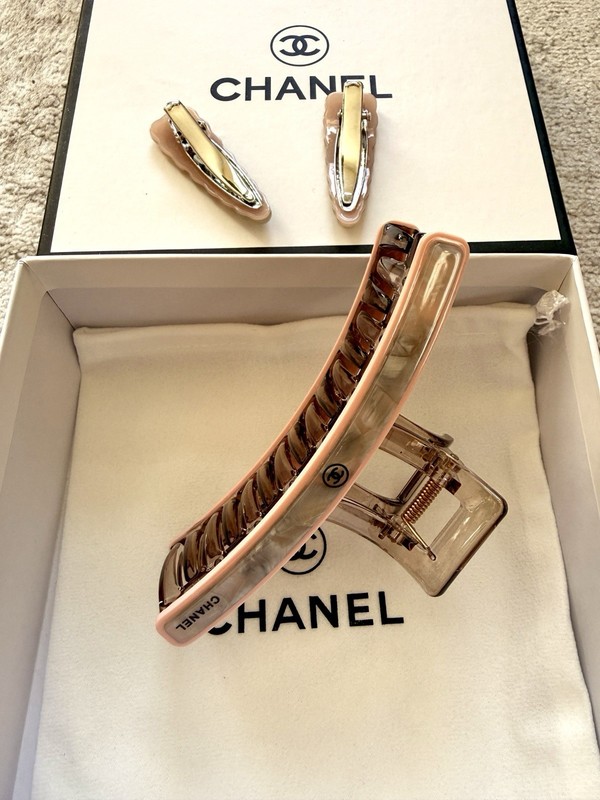 Pink Hair Clips Set - GWP VIP Gift Chanel Beauté With Box & Dust Bag gallery