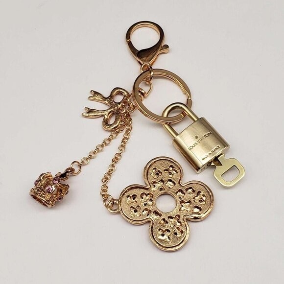 LV Authentic Gold Lock & Key 🔑 Luxury Bag Charm w/ Unbranded Flower Keychain gallery