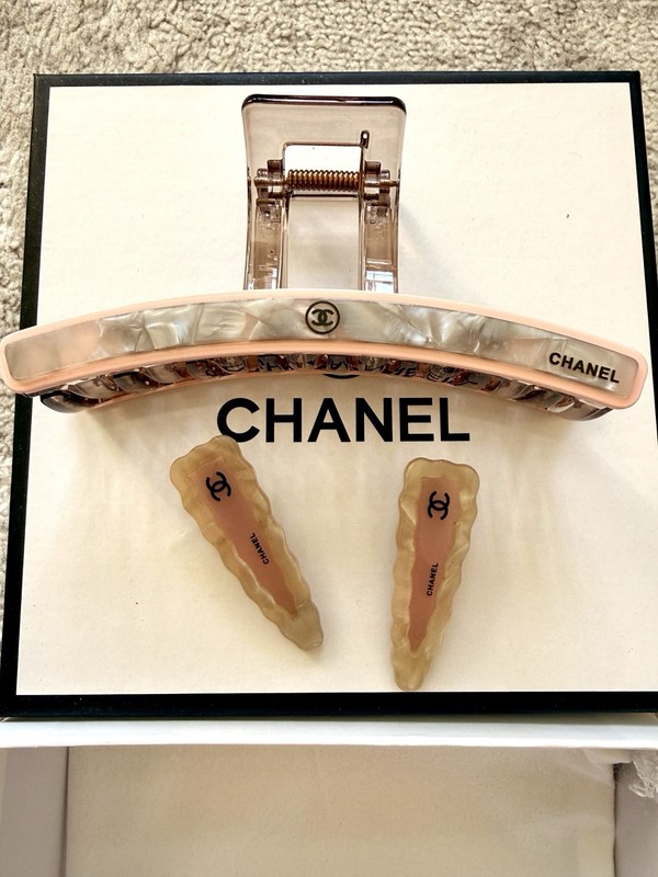 Pink Hair Clips Set - GWP VIP Gift Chanel Beauté With Box & Dust Bag gallery