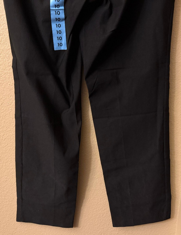 NWT Women’s Rafaella Black Stretch Pants – Size 10 gallery