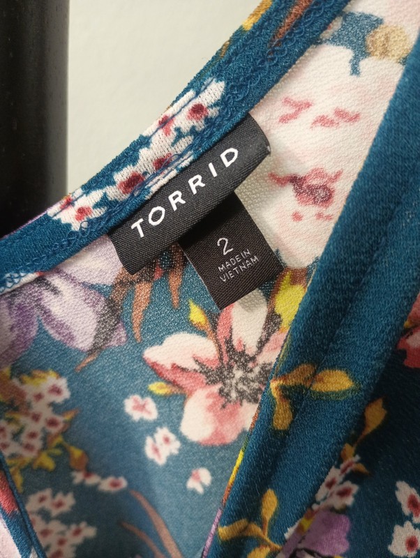 Torrid 2x Cold Shoulder Blue Floral Print Top Size 2 Double Strap 22w/24w gallery