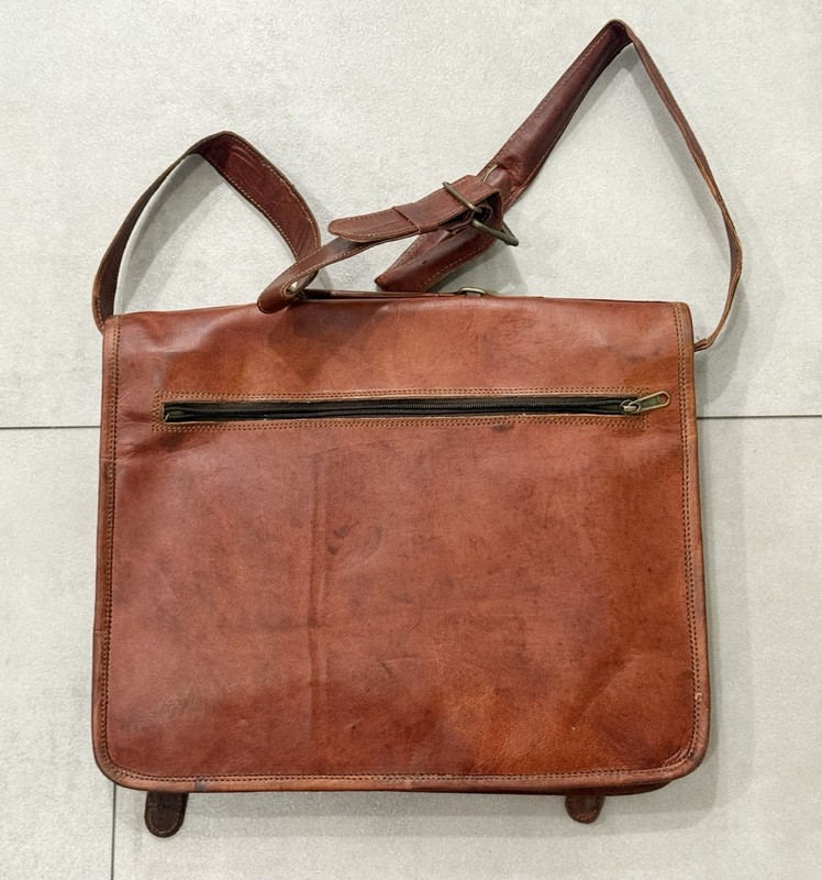 Vtg Messenger Bag Brown Buckle Closure Leather Laptop Executive Briefcase Office gallery