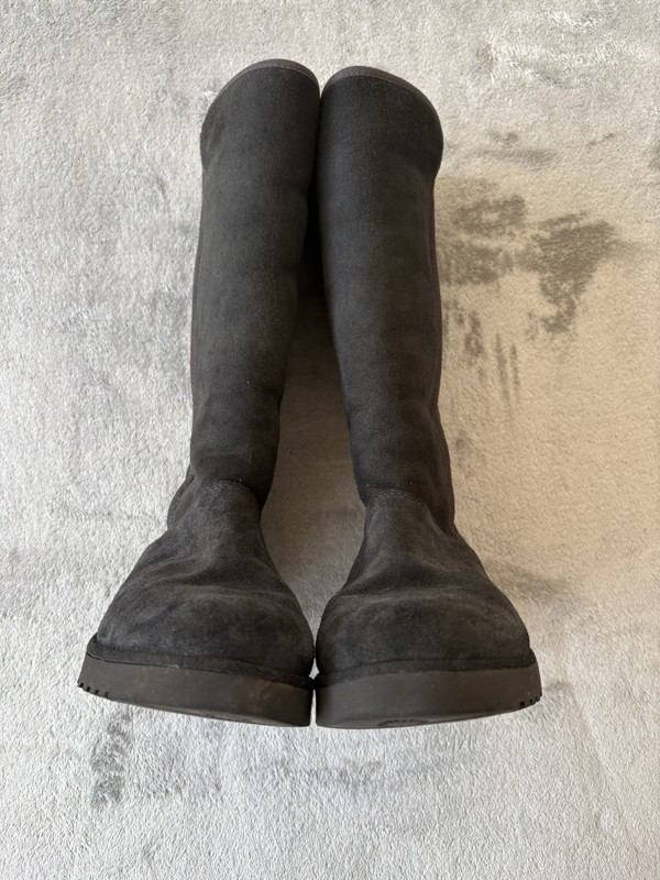 UGG Women’s Classic Tall Sheepskin Boots Size 8 Suede Fur Lined gallery